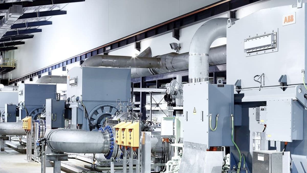 Medium-voltage motor on a test bench
