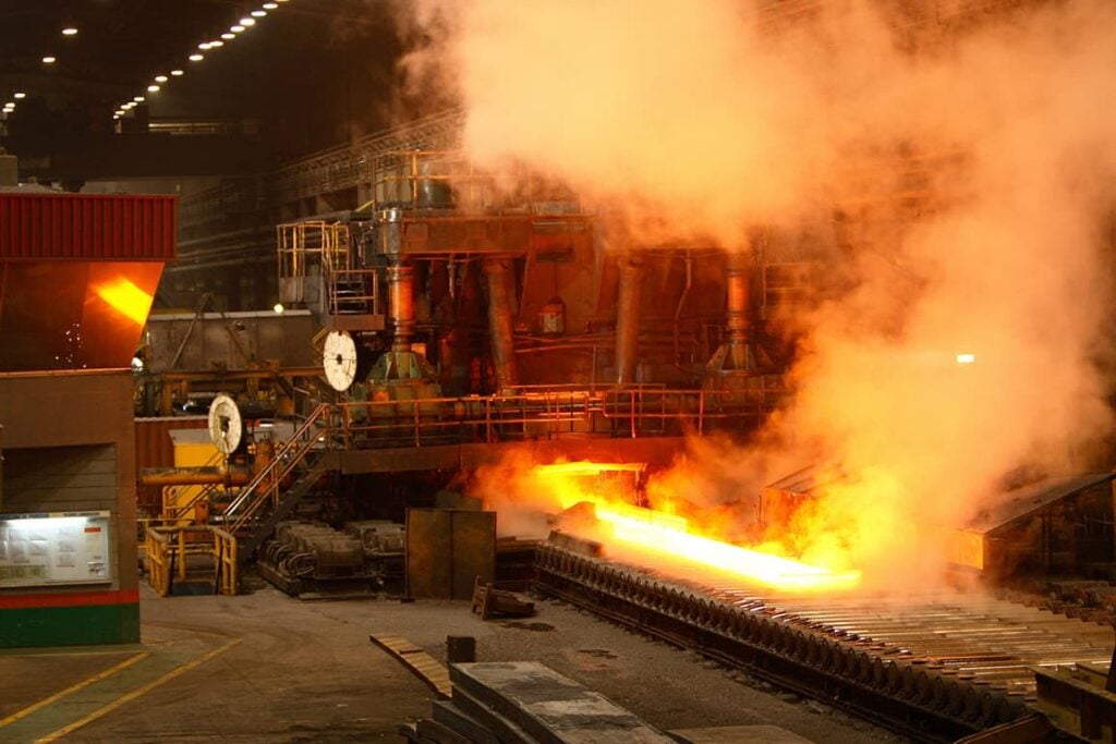 Hot strip mill with smoke